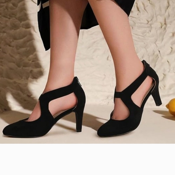 Life Stride Black Cutout Heels Size:10W - Picture 1 of 4
